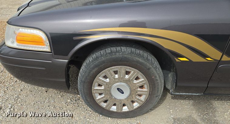 image for item EE8472 2003 Ford Crown Victoria Police Interceptor    