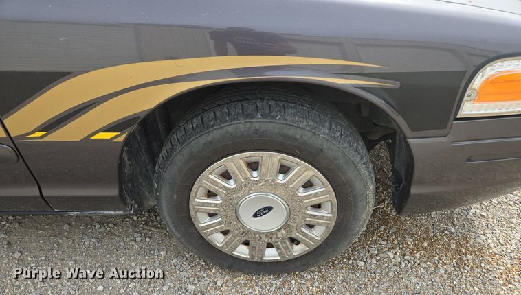 image for item EE8472 2003 Ford Crown Victoria Police Interceptor    