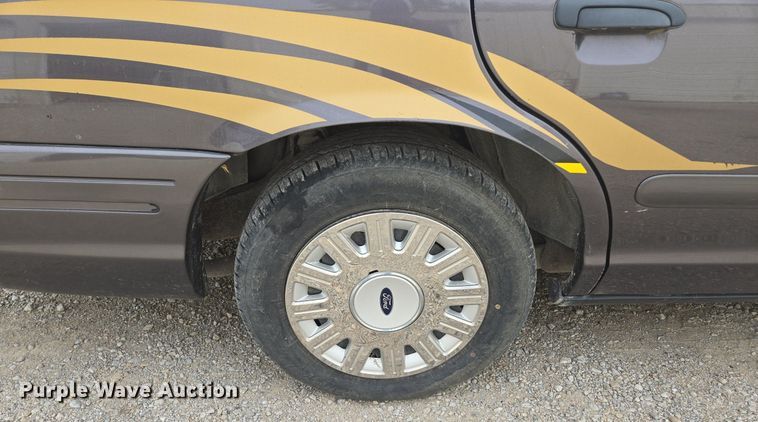 image for item EE8472 2003 Ford Crown Victoria Police Interceptor    