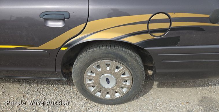 image for item EE8472 2003 Ford Crown Victoria Police Interceptor    
