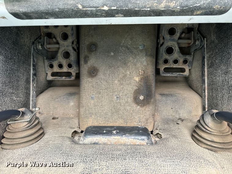 image for item EH7002 2008 Bobcat  S205 Skid steer loader