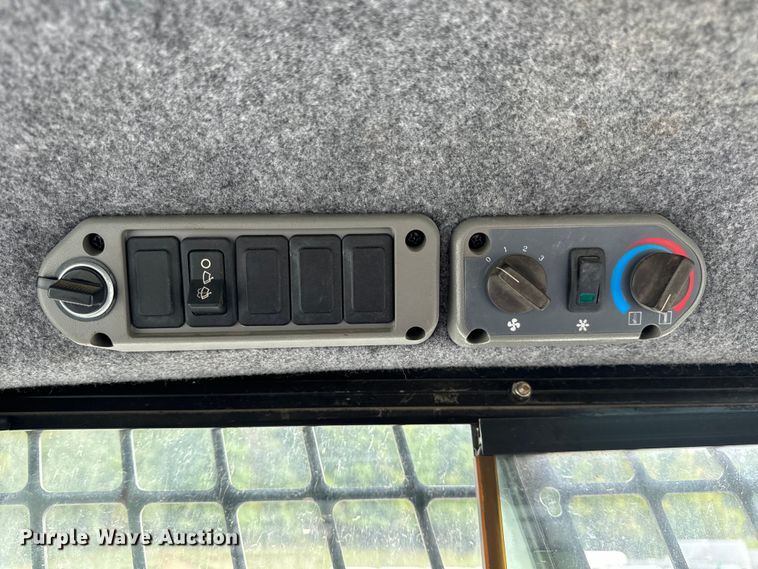 image for item EH7002 2008 Bobcat  S205 Skid steer loader