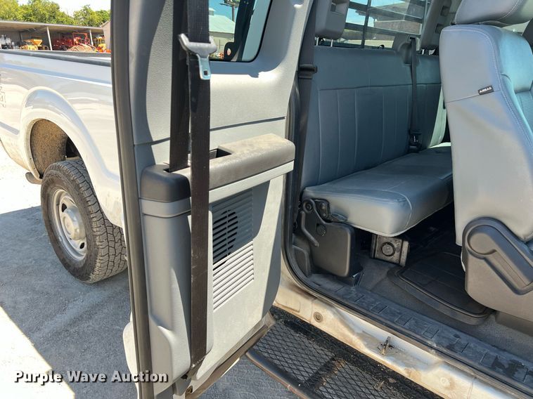 image for item EJ2998 2015 Ford F250 Super Duty XL SuperCab pickup truck