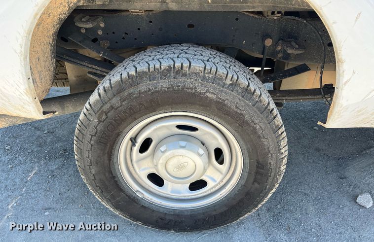 image for item EJ2998 2015 Ford F250 Super Duty XL SuperCab pickup truck