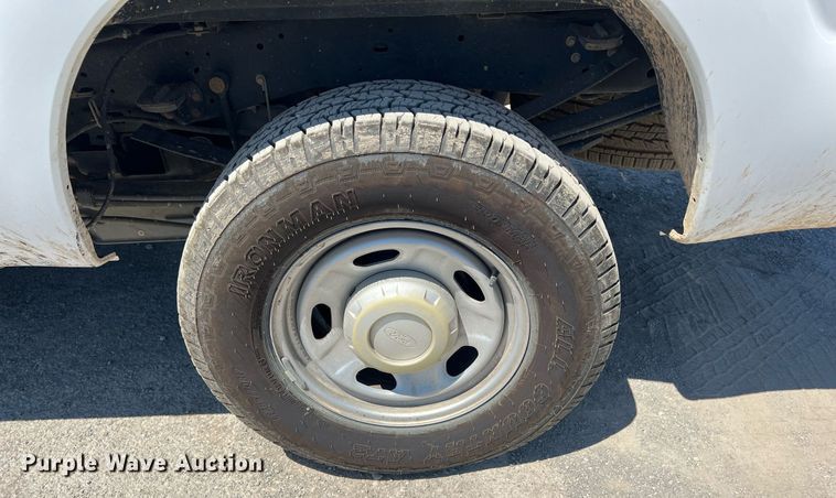 image for item EJ2998 2015 Ford F250 Super Duty XL SuperCab pickup truck