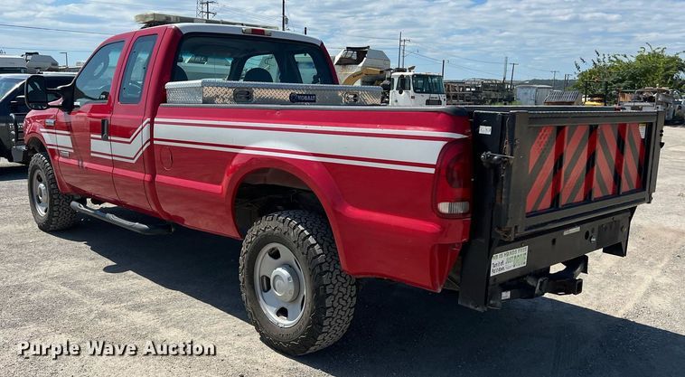 image for item EJ3000 2005 Ford F350 Super Duty XL SuperCab pickup truck