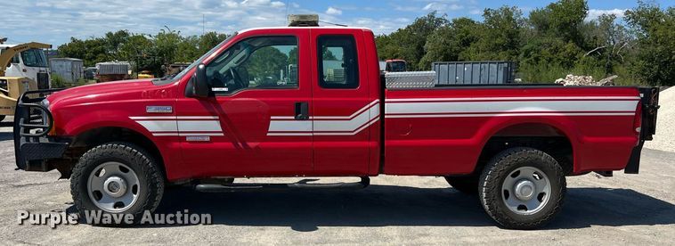 image for item EJ3000 2005 Ford F350 Super Duty XL SuperCab pickup truck