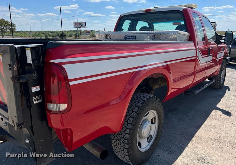 image for item EJ3000 2005 Ford F350 Super Duty XL SuperCab pickup truck