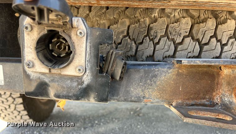 image for item EJ3000 2005 Ford F350 Super Duty XL SuperCab pickup truck