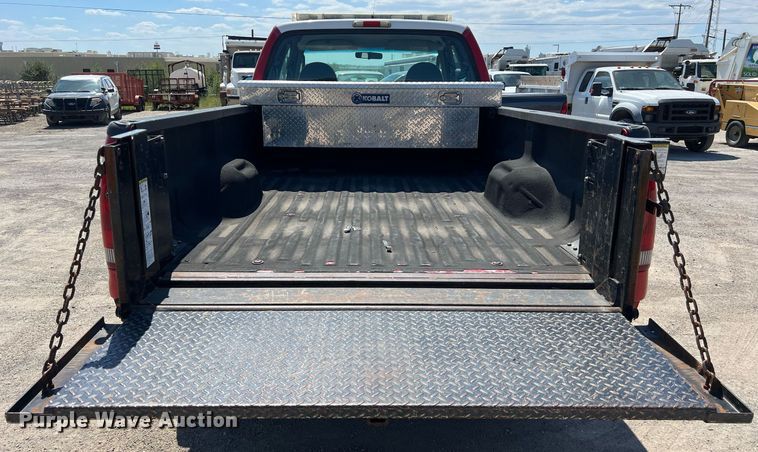 image for item EJ3000 2005 Ford F350 Super Duty XL SuperCab pickup truck