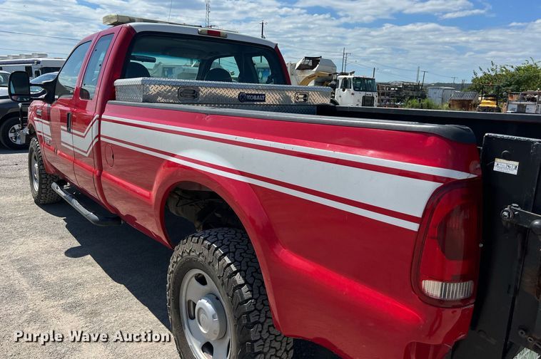 image for item EJ3000 2005 Ford F350 Super Duty XL SuperCab pickup truck
