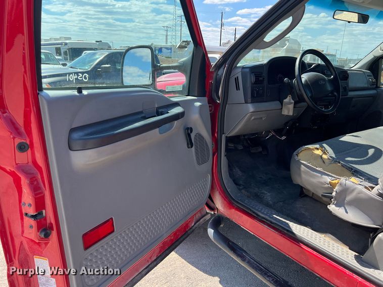 image for item EJ3000 2005 Ford F350 Super Duty XL SuperCab pickup truck