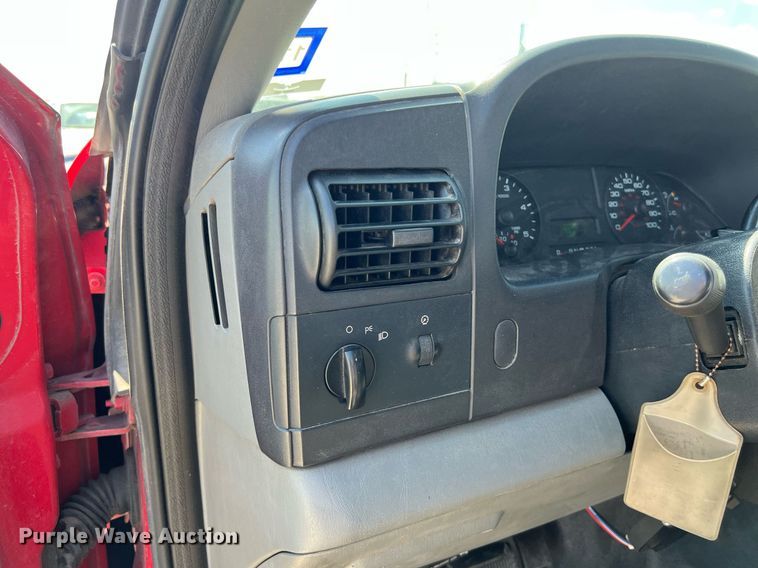 image for item EJ3000 2005 Ford F350 Super Duty XL SuperCab pickup truck