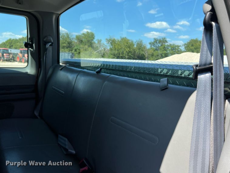 image for item EJ3000 2005 Ford F350 Super Duty XL SuperCab pickup truck