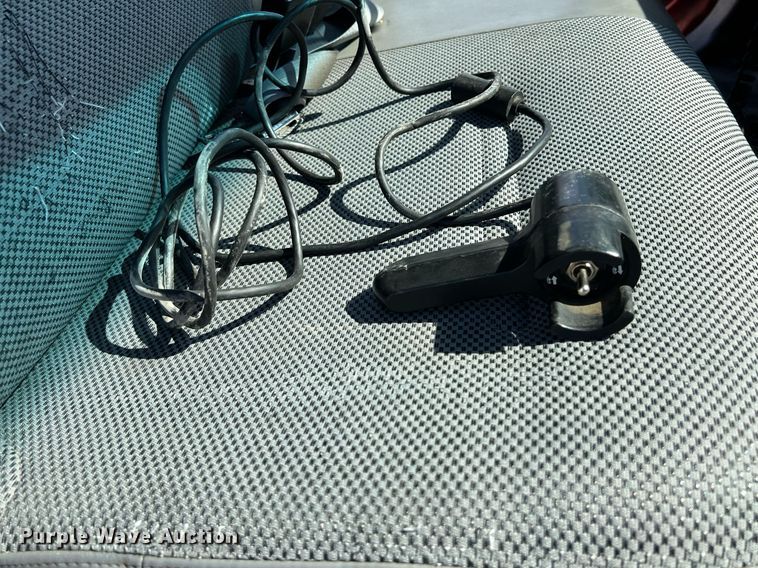 image for item EJ3000 2005 Ford F350 Super Duty XL SuperCab pickup truck