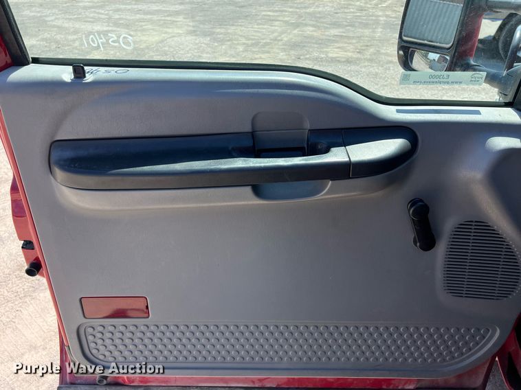 image for item EJ3000 2005 Ford F350 Super Duty XL SuperCab pickup truck