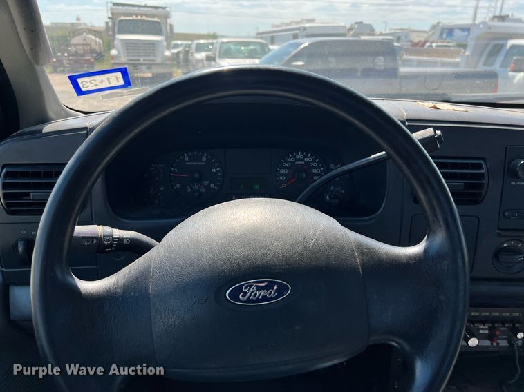 image for item EJ3000 2005 Ford F350 Super Duty XL SuperCab pickup truck