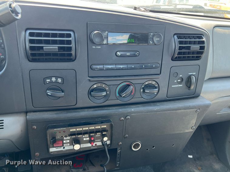 image for item EJ3000 2005 Ford F350 Super Duty XL SuperCab pickup truck