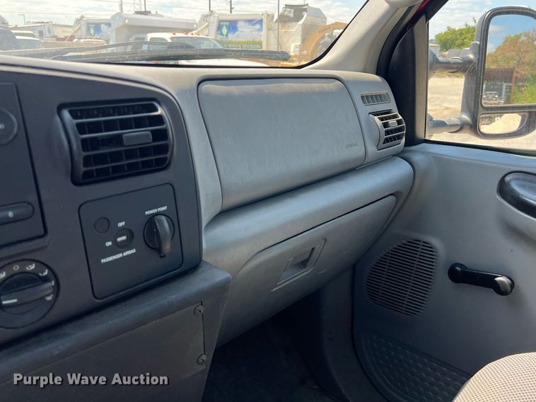 image for item EJ3000 2005 Ford F350 Super Duty XL SuperCab pickup truck