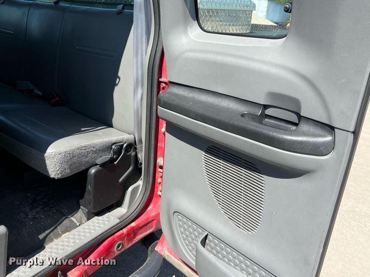 image for item EJ3000 2005 Ford F350 Super Duty XL SuperCab pickup truck