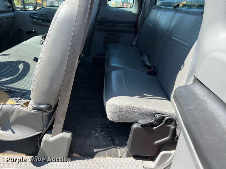 image for item EJ3000 2005 Ford F350 Super Duty XL SuperCab pickup truck