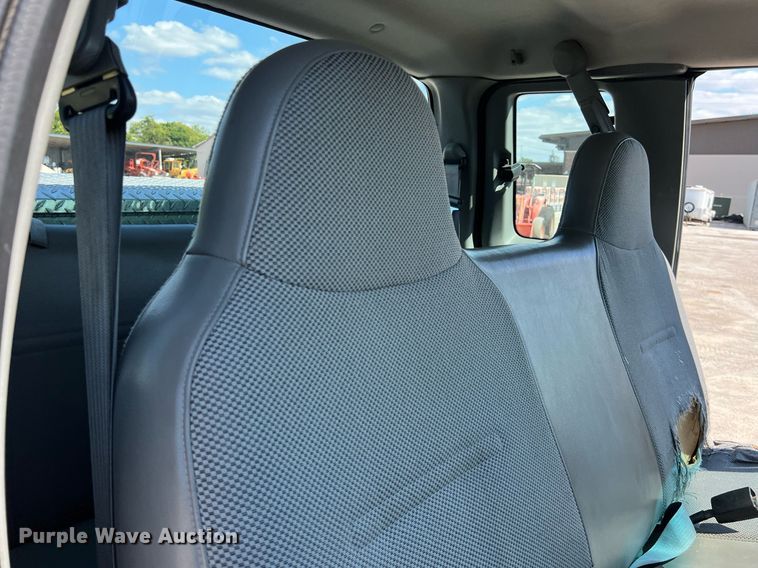 image for item EJ3000 2005 Ford F350 Super Duty XL SuperCab pickup truck