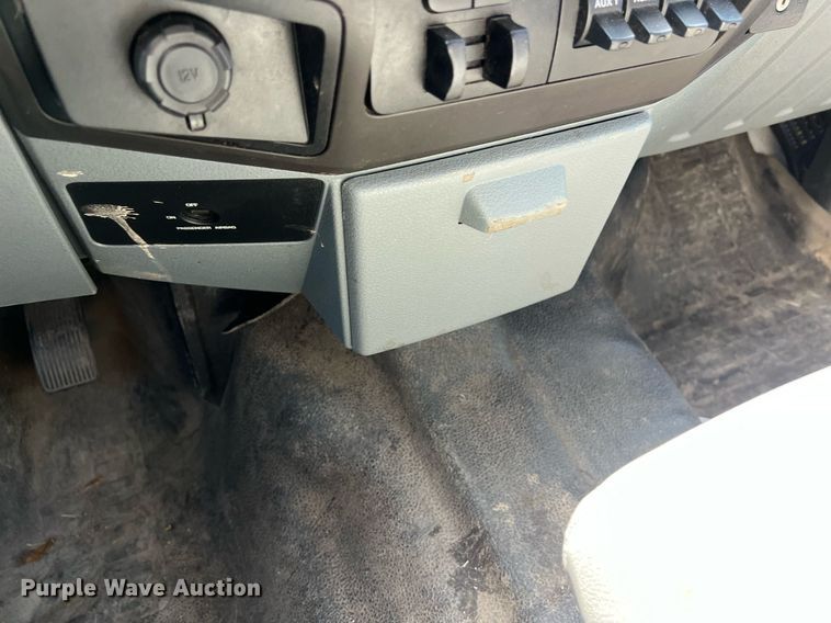 image for item EJ3001 2016 Ford F250 Super Duty XL SuperCab pickup truck