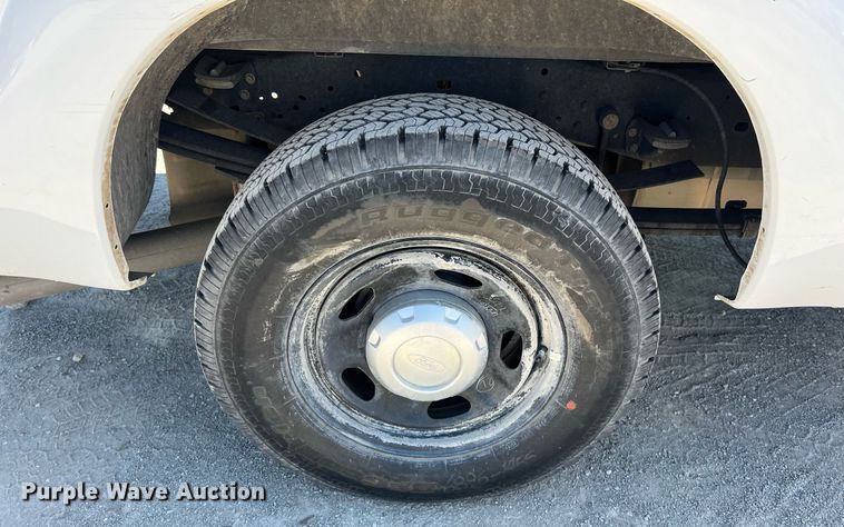 image for item EJ3001 2016 Ford F250 Super Duty XL SuperCab pickup truck