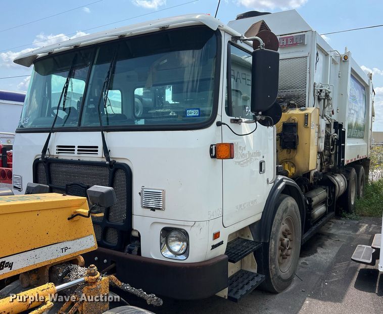 image for item EJ3003 2014 AutoCar Xpeditor  refuse truck
