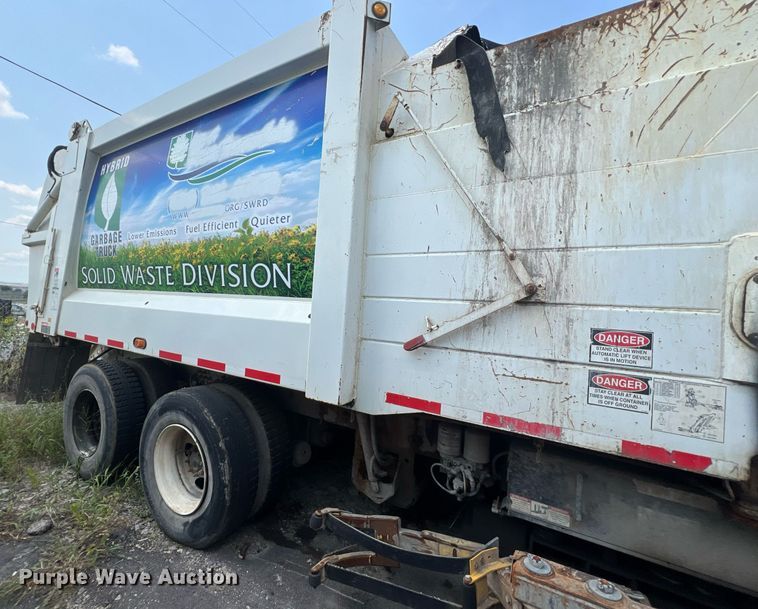 image for item EJ3003 2014 AutoCar Xpeditor  refuse truck