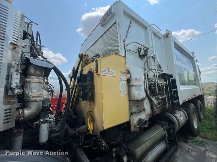 image for item EJ3003 2014 AutoCar Xpeditor  refuse truck