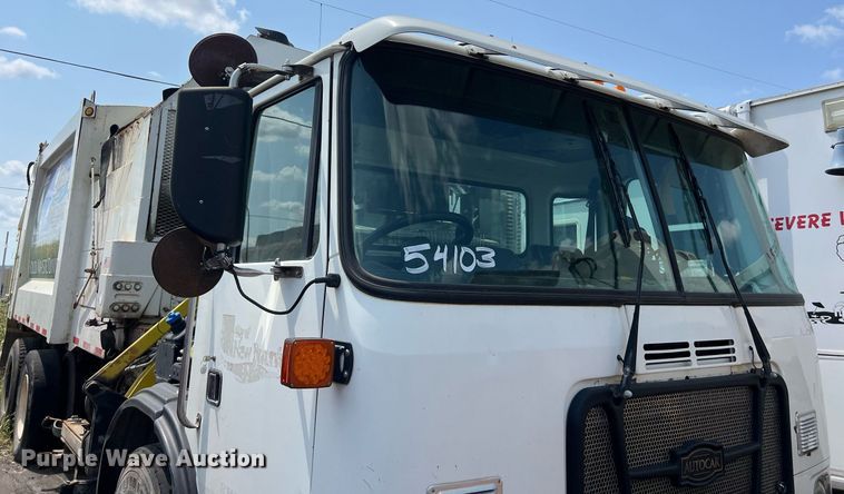 image for item EJ3003 2014 AutoCar Xpeditor  refuse truck