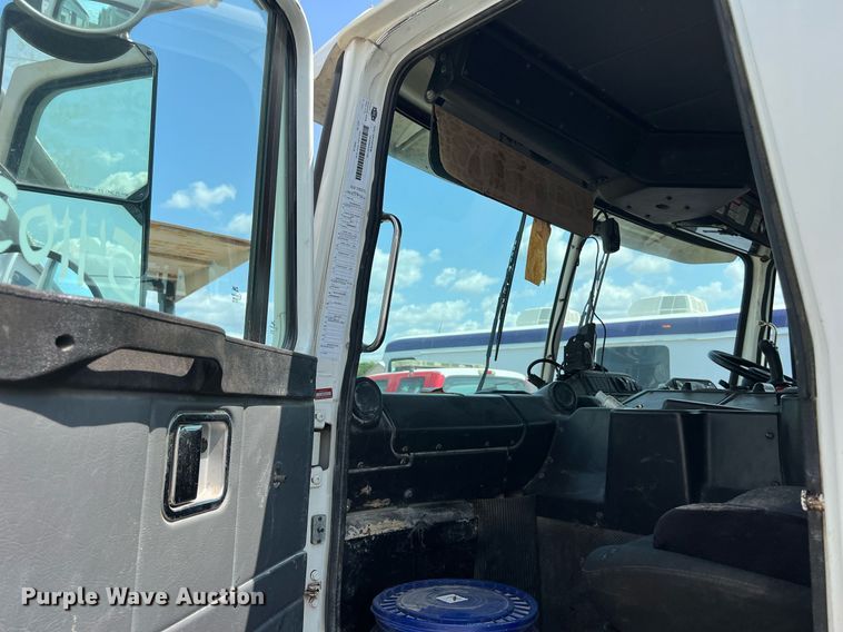 image for item EJ3003 2014 AutoCar Xpeditor  refuse truck