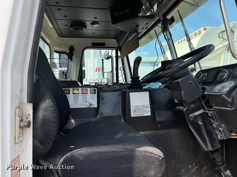 image for item EJ3003 2014 AutoCar Xpeditor  refuse truck