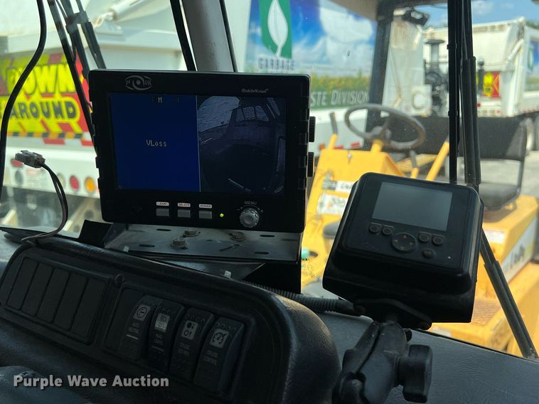 image for item EJ3003 2014 AutoCar Xpeditor  refuse truck