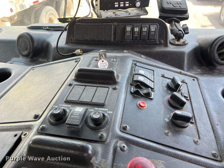 image for item EJ3003 2014 AutoCar Xpeditor  refuse truck