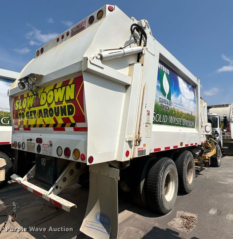 image for item EJ3004 2014 AutoCar Xpeditor refuse truck