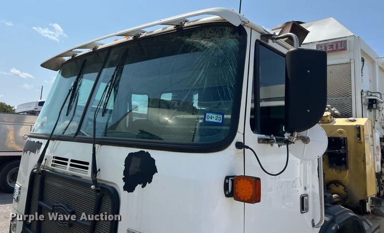 image for item EJ3004 2014 AutoCar Xpeditor refuse truck