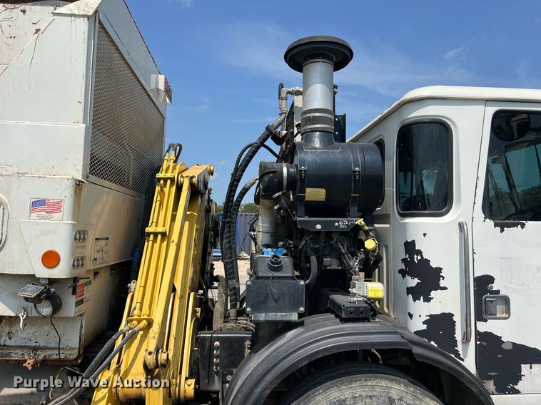 image for item EJ3004 2014 AutoCar Xpeditor refuse truck