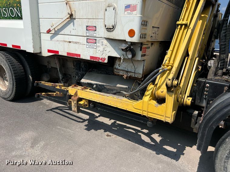 image for item EJ3004 2014 AutoCar Xpeditor refuse truck