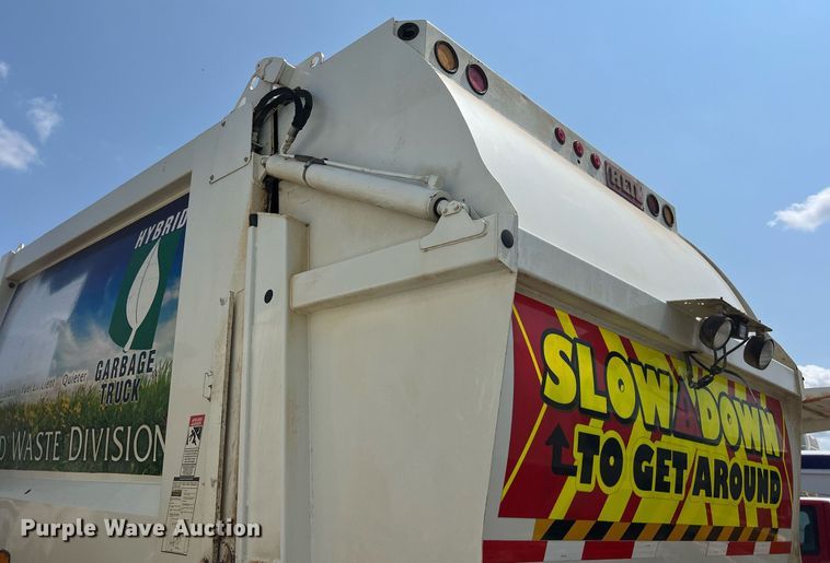 image for item EJ3004 2014 AutoCar Xpeditor refuse truck