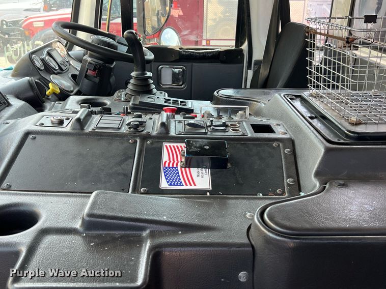 image for item EJ3004 2014 AutoCar Xpeditor refuse truck