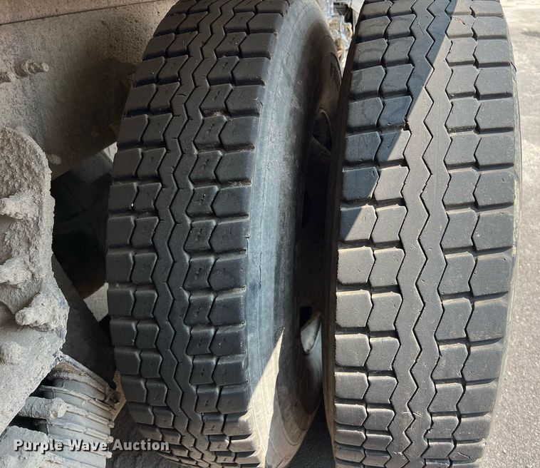 image for item EJ3004 2014 AutoCar Xpeditor refuse truck