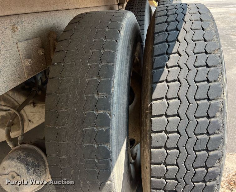 image for item EJ3004 2014 AutoCar Xpeditor refuse truck