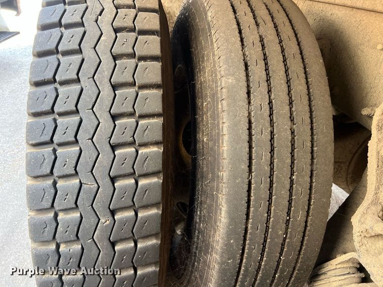 image for item EJ3004 2014 AutoCar Xpeditor refuse truck