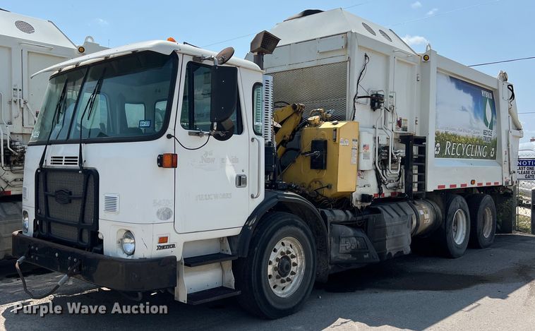 image for item EJ3005 2015 AutoCar Xpeditor refuse truck
