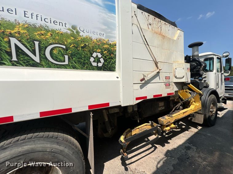 image for item EJ3005 2015 AutoCar Xpeditor refuse truck