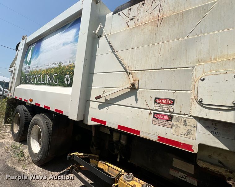 image for item EJ3005 2015 AutoCar Xpeditor refuse truck