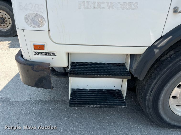 image for item EJ3005 2015 AutoCar Xpeditor refuse truck