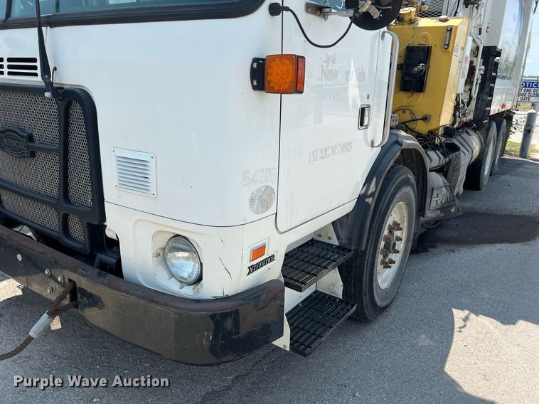 image for item EJ3005 2015 AutoCar Xpeditor refuse truck